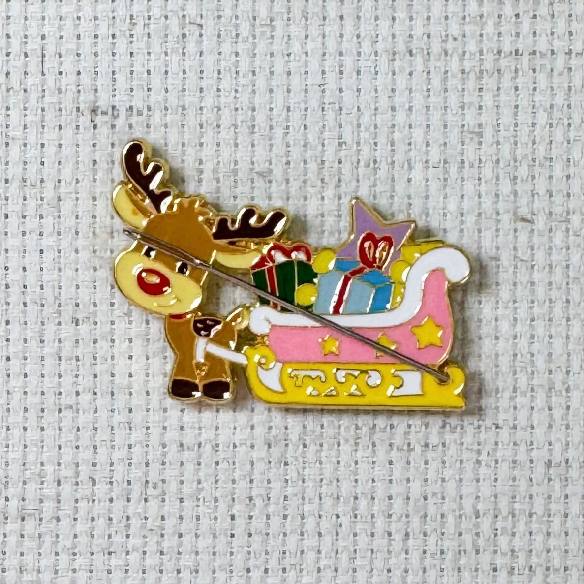 Reindeer and Sleigh Enamel Needle Minder - StewArt Stitches